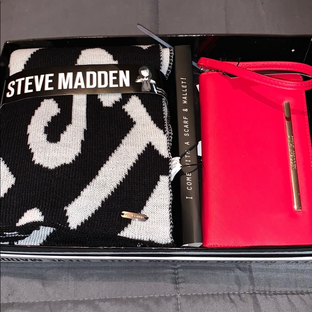 Steve Madden 2PC Set
